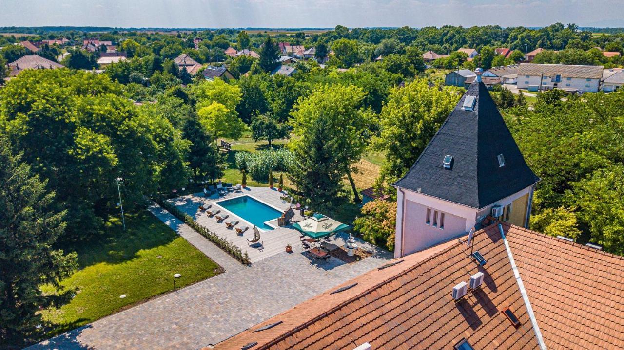 Herczeg Udvarhaz Poroszlo Exterior photo