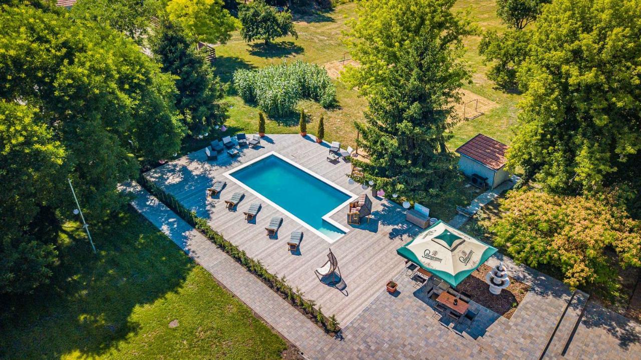 Herczeg Udvarhaz Poroszlo Exterior photo